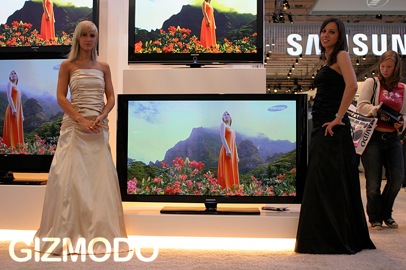 Illustration for article titled Samsung's Booth Has Ghetto TV Ambilight But Not a Single Real Ninja Cyborg